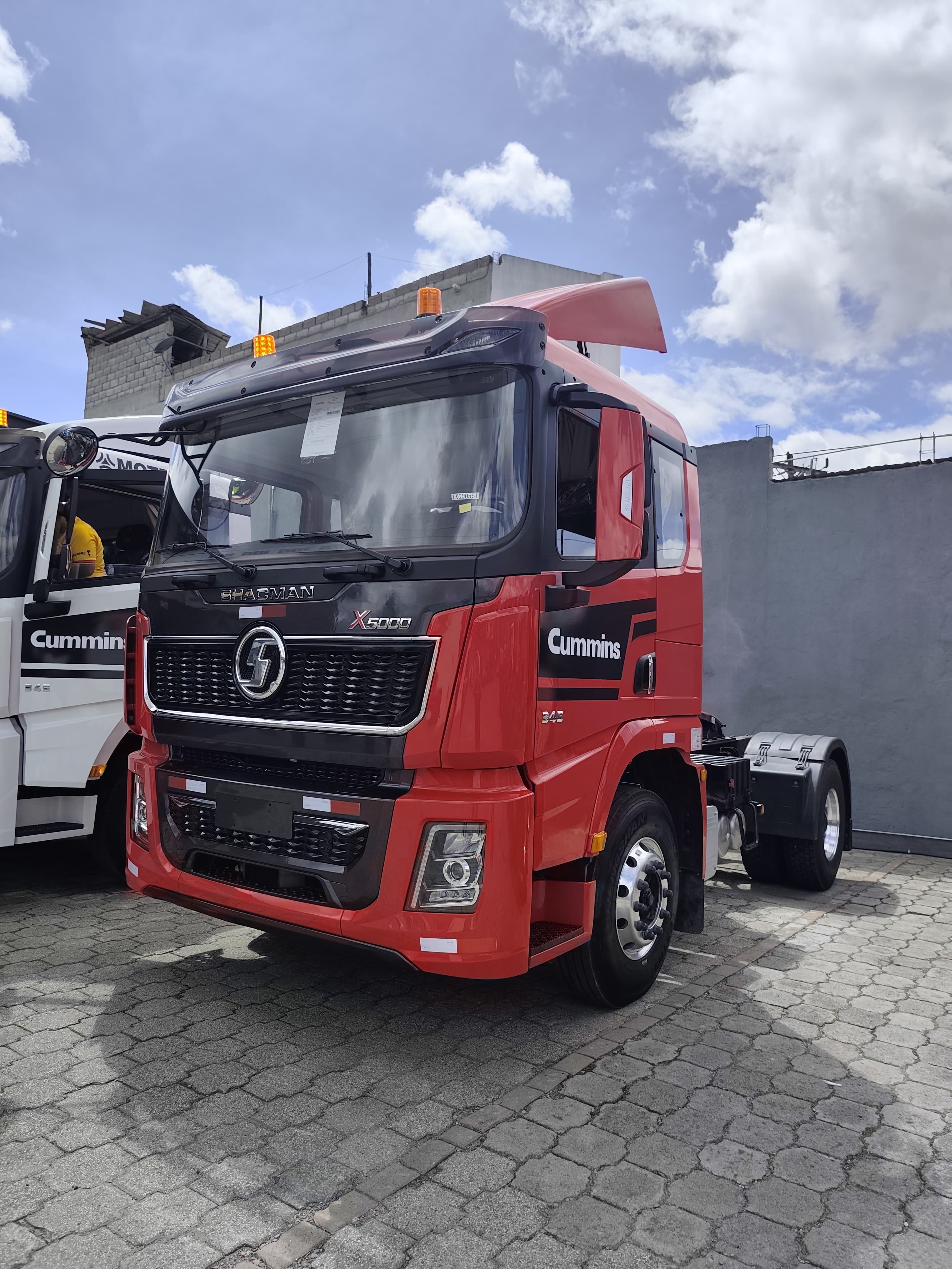 Shacman X5000 4x2 345 HP